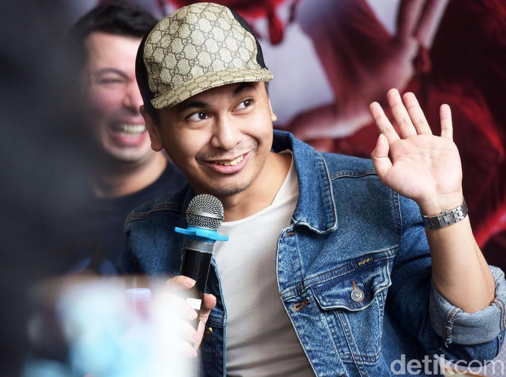 Aw! Begini Reaksi Cewek-cewek Jepang Lihat Cowok Indonesia Aw! Begini Reaksi Cewek-cewek Jepang Lihat Cowok Indonesia