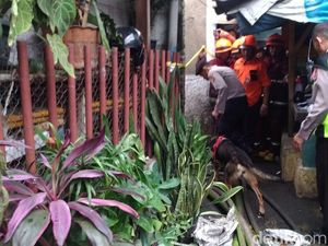 Anjing Pelacak Cari Bocah Korban Kebakaran di Bandung