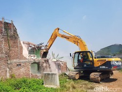 Akhirnya Rumah Sengketa di Tengah Tol Batang-Semarang Dibongkar