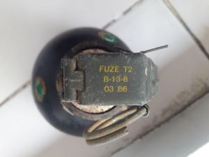 Warga Temukan Granat di Kali Krukut di Kompleks Widya Chandra Warga Temukan Granat di Kali Krukut di Kompleks Widya Chandra