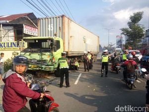 Tertabrak Truk Kontainer, Dua Pemotor Tewas di Magelang