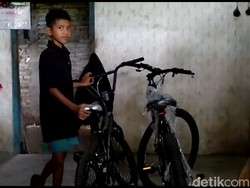 Simpati ke Bocah yang Rawat Ibu Lumpuh di Lamongan Terus Berdatangan