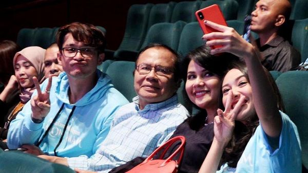 Rizal Ramli Hadiri Gala Premiere Assalamualaikum Calon Imam