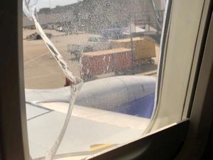 Kaca Jendela Retak, Southwest Airlines Mendarat Darurat di AS