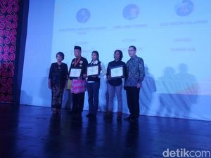 FIB UI Beri Anugerah untuk 3 Tokoh Perawat Budaya dan Tradisi FIB UI Beri Anugerah untuk 3 Tokoh Perawat Budaya dan Tradisi