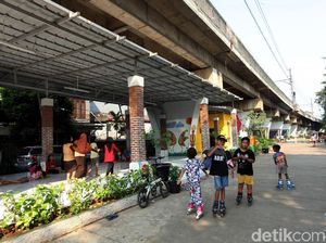 Kreatif, Kolong Rel KA Disulap Jadi RPTRA