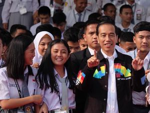 Gaya Jokowi Berjaket Asian Games Demi Promosi
