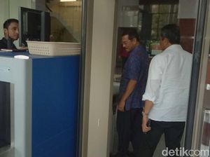 Gamawan Fauzi Kembali Dipanggil KPK Gamawan Fauzi Kembali Dipanggil KPK