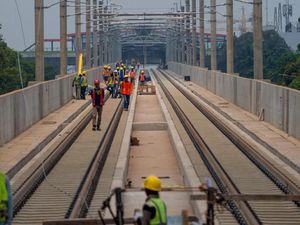 28.000 Meter Rel MRT Jakarta Sudah Terpasang 28.000 Meter Rel MRT Jakarta Sudah Terpasang