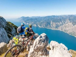 Setuju Ini Jalur Sepeda Super Keren?