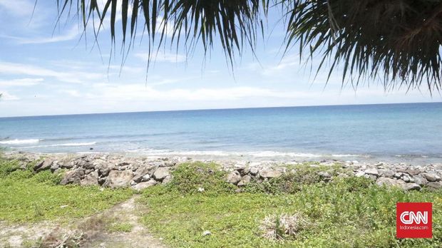 Pemandangan pantai dari dalam benteng.