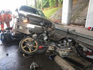 Pemotor Neduh di Bawah Jembatan, Ini Kata Produsen Motor Listrik Pemotor Neduh di Bawah Jembatan, Ini Kata Produsen Motor Listrik