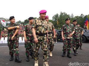 Menhan Minta Marinir Waspadai Gerakan Terorisme di Filipina Menhan Minta Marinir Waspadai Gerakan Terorisme di Filipina