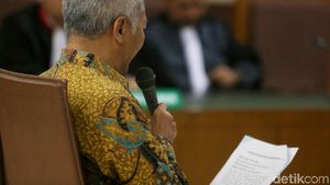 Eks Dirjen Hubla Menangis saat Baca Pledoi
