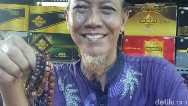 Penampakan Gelang Kode Kokka yang Menjamur di Tanah Abang