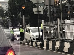 Macet Parah di Duren Tiga Arah Ragunan, Mobil Boleh Masuk Busway