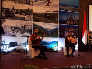 Riuhnya Perayaan Seabad Negara Api Azerbaijan Riuhnya Perayaan Seabad Negara Api Azerbaijan