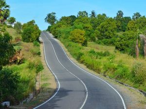 Meliuk di Antara Hutan, 9 Jalan Pulau Terdepan di Maluku Mulus