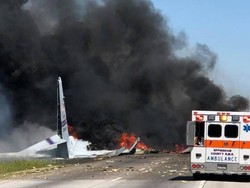 Pesawat Militer Jatuh Menghantam Jalanan Georgia, 9 Orang Tewas