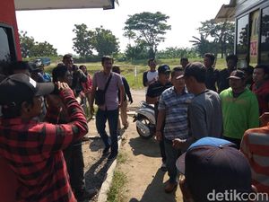 Warga Kediri Ingin Tambang Pasir di Lereng Gunung Kelud Ditutup Warga Kediri Ingin Tambang Pasir di Lereng Gunung Kelud Ditutup