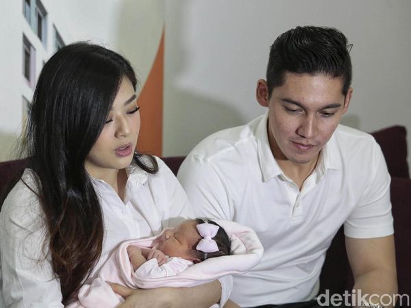 Cantiknya Nama Anak Pertama Franda dan Samuel Zylgwyn
