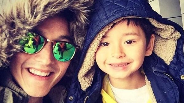 Potret Mike Lewis dan Buah Hati Saat Liburan ke Jepang