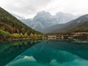 Inilah Danau Paling Romantis di China