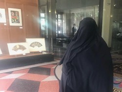 Perempuan Ini Dinyatakan Bersalah Karena Tidak Berdiri Di Depan Hakim