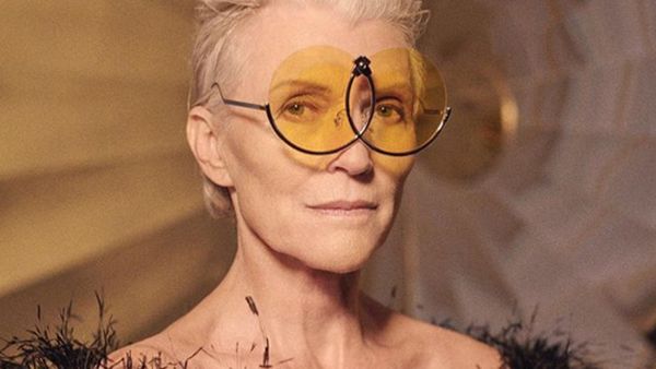 Mengintip Gaya Nyentrik Ibunda Elon Musk