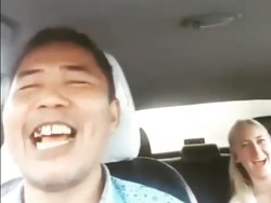 Viral Sopir Taksi Ajak Bule Ngobrol Inggris Ngapak