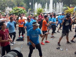 Sandiaga Senam Poco-poco Bareng Finalis Abang-None Jakarta