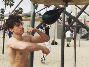 Rahasia Otot Besar Tom Holland, Sang Spider-Man di Infinity War