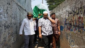Jenazah Abdul Hakim Garuda Nusantara Dimakamkan