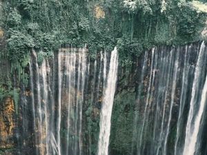 Air Terjun Tumpak Sewu Lumajang yang Makin Mendunia