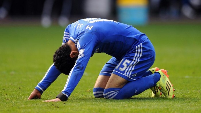 SWANSEA, WALES - APRIL 13:  Mohamed Salah of Chelsea reacts after a missed chance on goal during the Barclays Premier League match between Swansea City and Chelsea at Liberty Stadium on April 13, 2014 in Swansea, Wales.  (Photo by Chris Brunskill/Getty Images)
