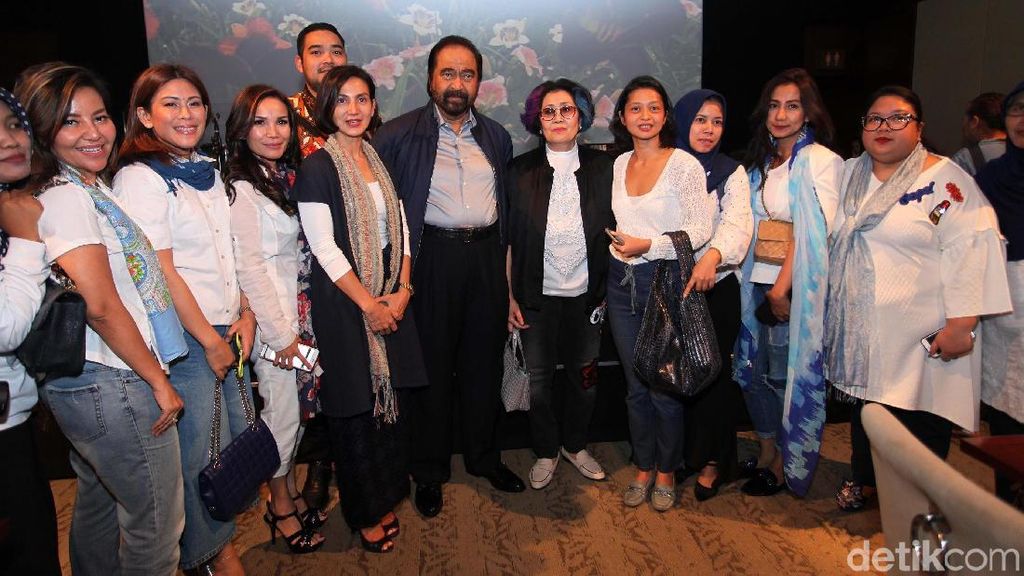 Surya Paloh dan Pengurus DPP NasDem Nobar Film Terbang: Menembus Langit Surya Paloh dan Pengurus DPP NasDem Nobar Film Terbang: Menembus Langit