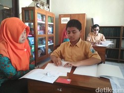 Peserta UASBN Tunanetra Keluhkan Naskah Terlalu Panjang