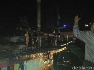 Usai Melaut, Kapal Cantrang Nelayan Probolinggo Terbakar
