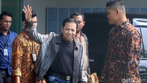 Gaya dan Senyum Novanto Masuk Bui