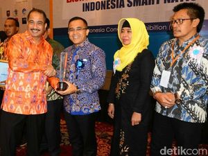 Permudah Layanan Publik, Banyuwangi Raih Indonesia Smart Nation Award Permudah Layanan Publik, Banyuwangi Raih Indonesia Smart Nation Award
