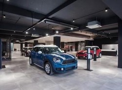 Biarpun Tekanan Bannya Nol Mobil Ini Masih Bisa Jalan