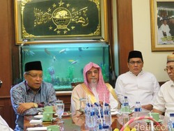 Imam Masjidil Haram Kunjungi PBNU