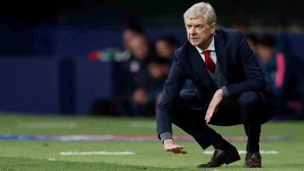 Demi mendatangkan Hazard, Wenger mengajak agen sang pemain makan malam.