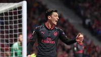 Pada 2010, Mesut Oezil diperbolehkan meninggalkan Werder Bremen, dan Barcelona mencapai kesepakatan untuk memboyong Oezil dengan harga 7 juta pound sterling. Tapi, kesepakatan dibatalkan setelah dewan klub menolak. (Foto: Susana Vera/Reuters)