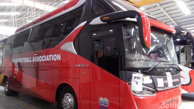 Bus Buatan Karoseri Indonesia Dipakai Kesebelasan Fiji Bus Buatan Karoseri Indonesia Dipakai Kesebelasan Fiji