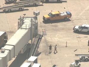 Karyawan Frontier Airlines Kritis Usai Ditikam Rekan Kerja