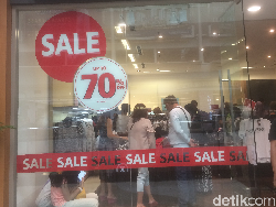 The Executive Diskon Hingga 80%, Sweater Mulai dari Rp 46 Ribu