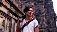 Foto: Asyiknya Adipati Dolken Jalan-jalan di Yogya