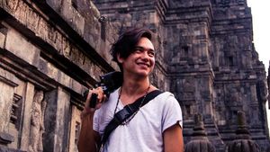 Foto: Asyiknya Adipati Dolken Jalan-jalan di Yogya