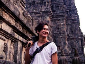 Foto: Asyiknya Adipati Dolken Jalan-jalan di Yogya
